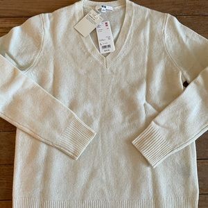 NWT Uniqlo V neck wool sweater L